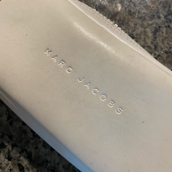 Sunglasses- Marc Jacobs’s sunglasses ‘like’ new- worn 1 time - Picture 4 of 6